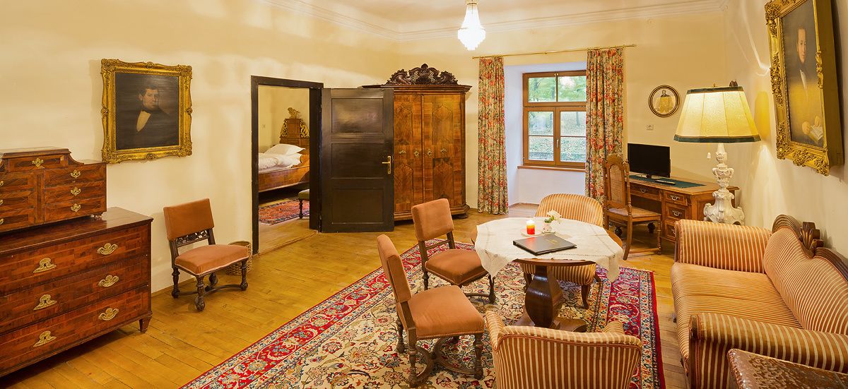 triple room | in-room safe, individually decorated, individually furnished