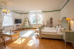 Junior Suite, Lake View | In-room safe, desk, free cots/infant beds, bed sheets