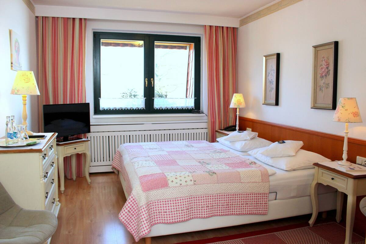 Double Room, Lake View | In-room safe, desk, free cots/infant beds, bed sheets