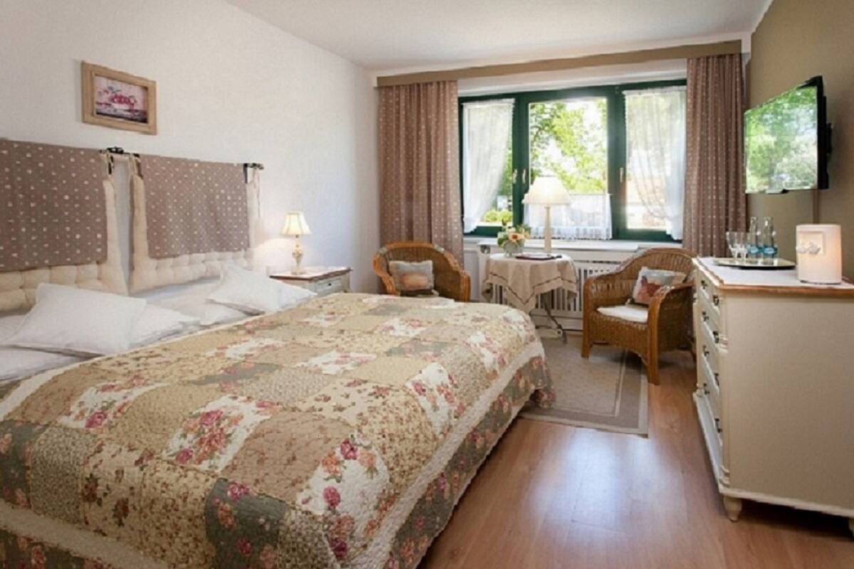 Standard Double Room | In-room safe, desk, free cots/infant beds, bed sheets