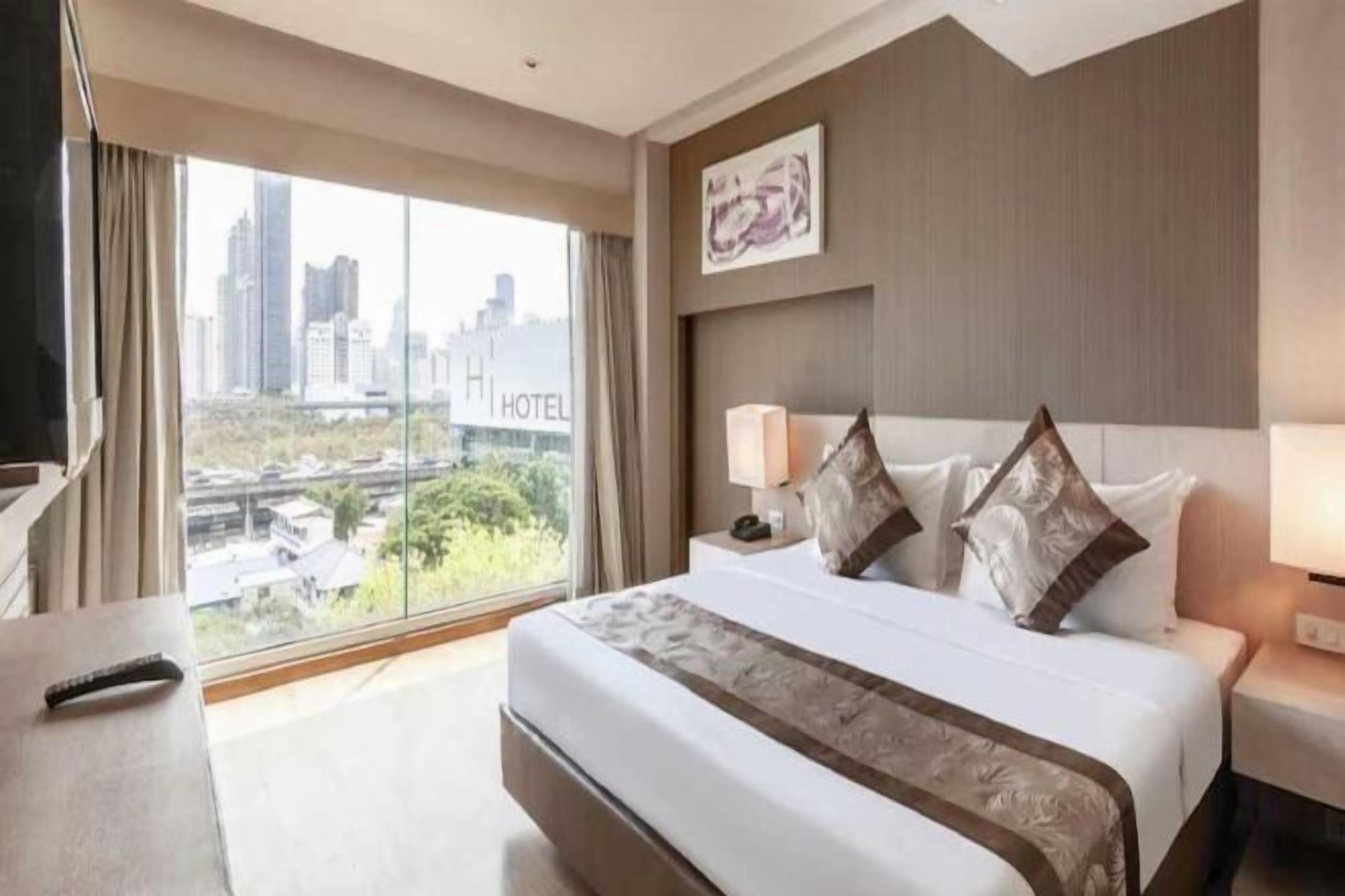 Premium bedding, minibar, in-room safe, desk