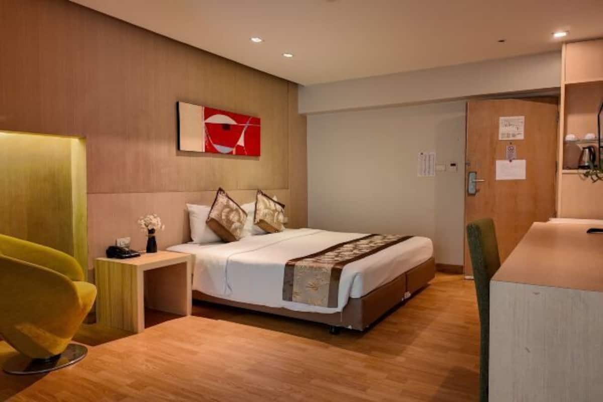 Premium bedding, desk, free WiFi, bed sheets