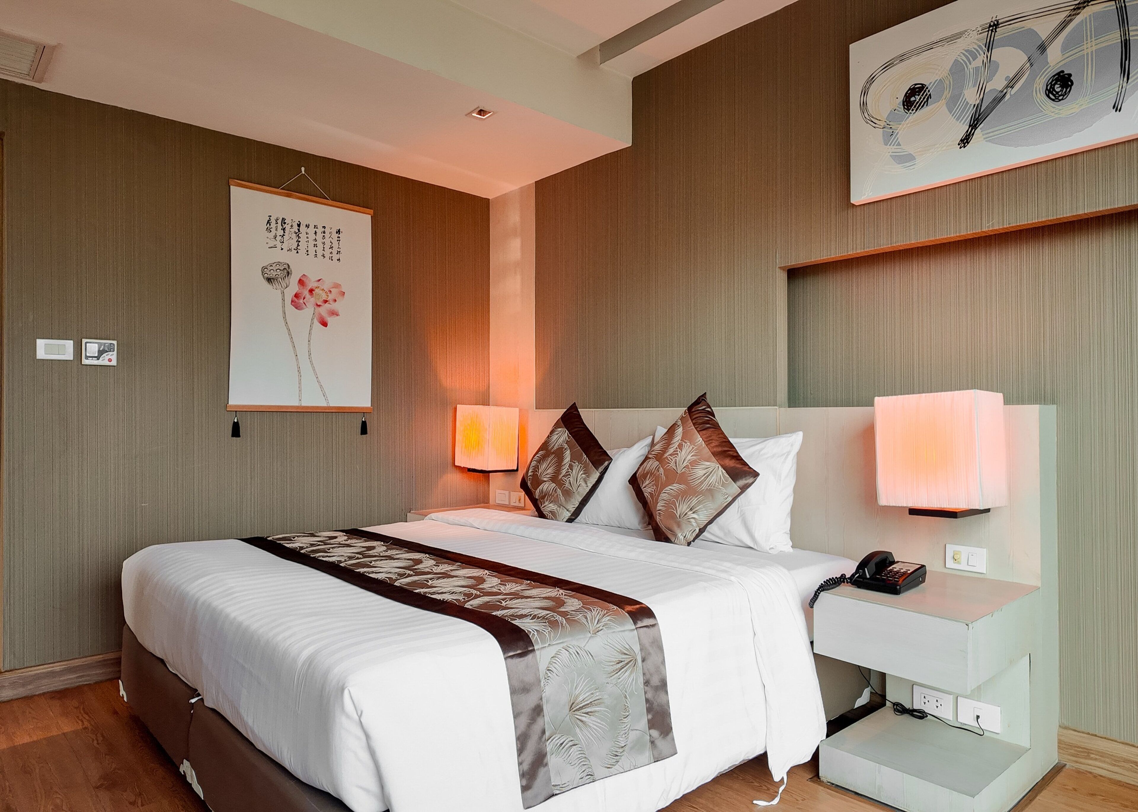 Executive Suite, 1 Double Bed, City View | Premium bedding, desk, free WiFi, bed sheets