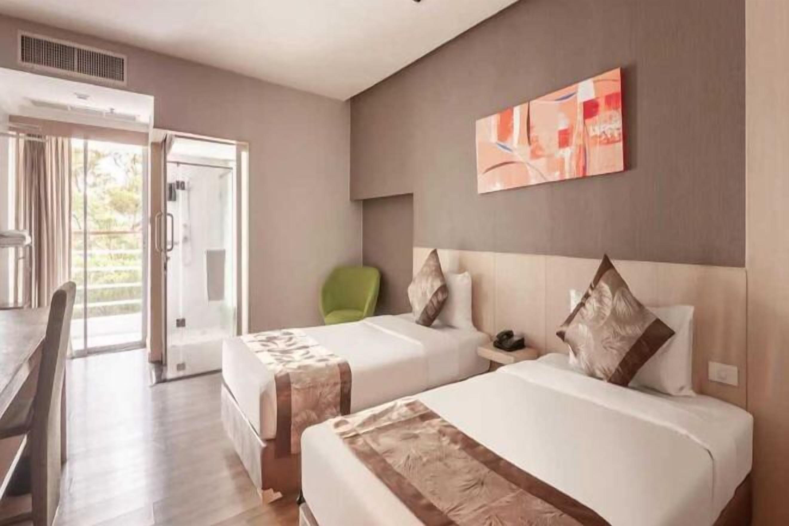 Premium bedding, minibar, in-room safe, desk