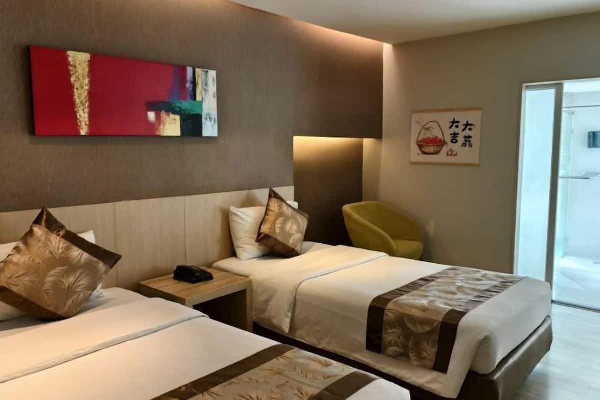 1 bedroom, premium bedding, minibar, in-room safe