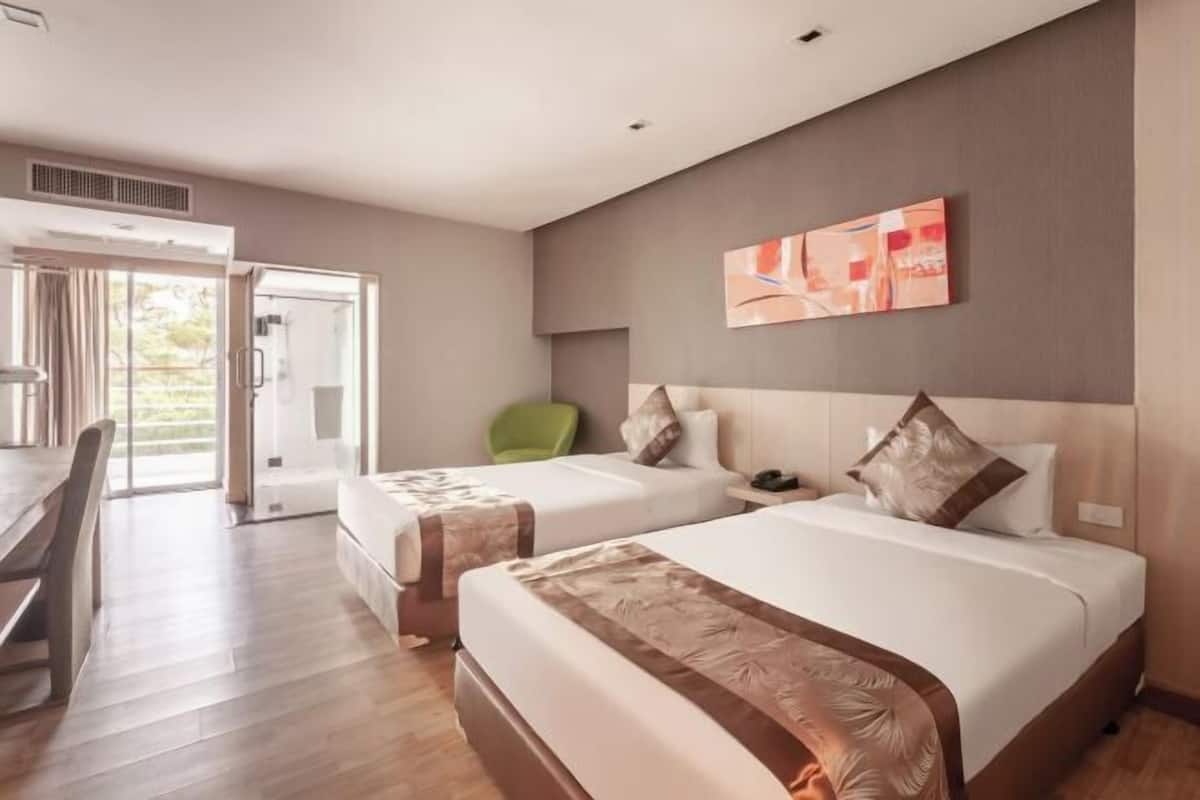 1 bedroom, premium bedding, minibar, in-room safe