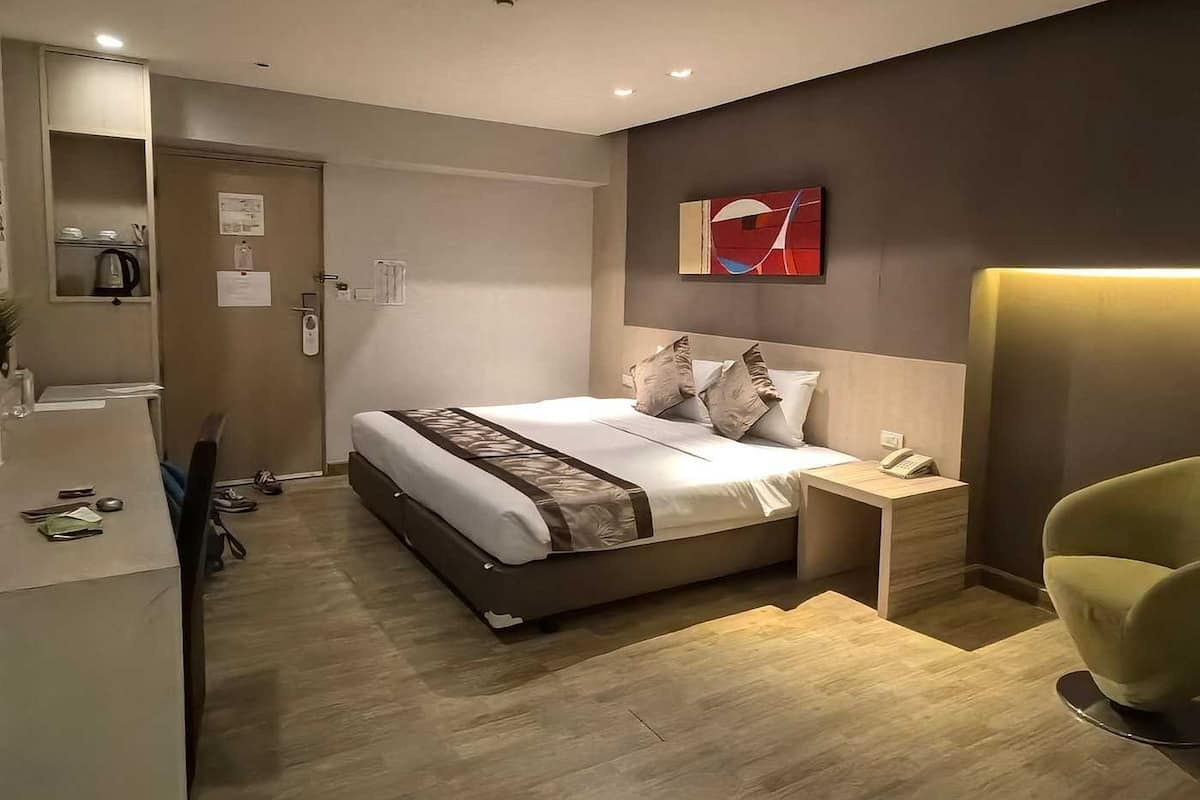 Biancheria da letto di alta qualità, una scrivania, Wi-Fi gratuito