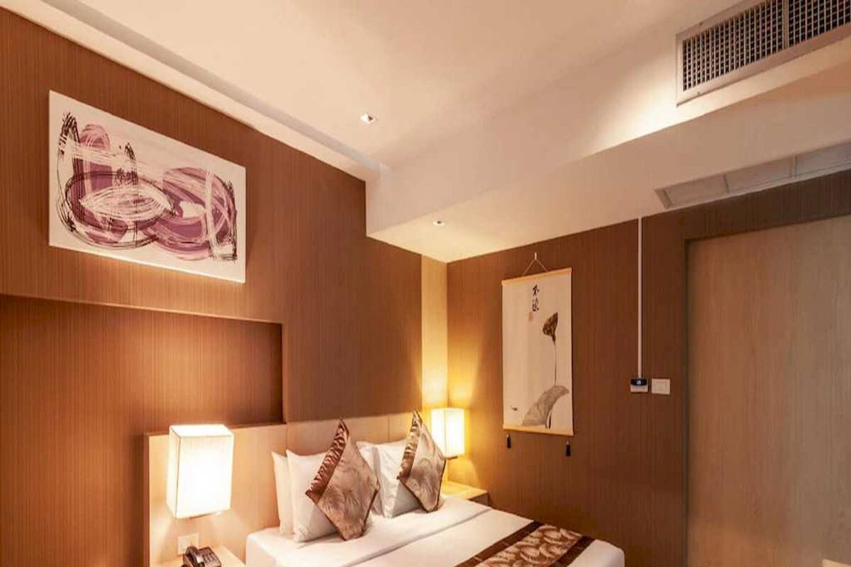 Premium bedding, desk, free WiFi, bed sheets