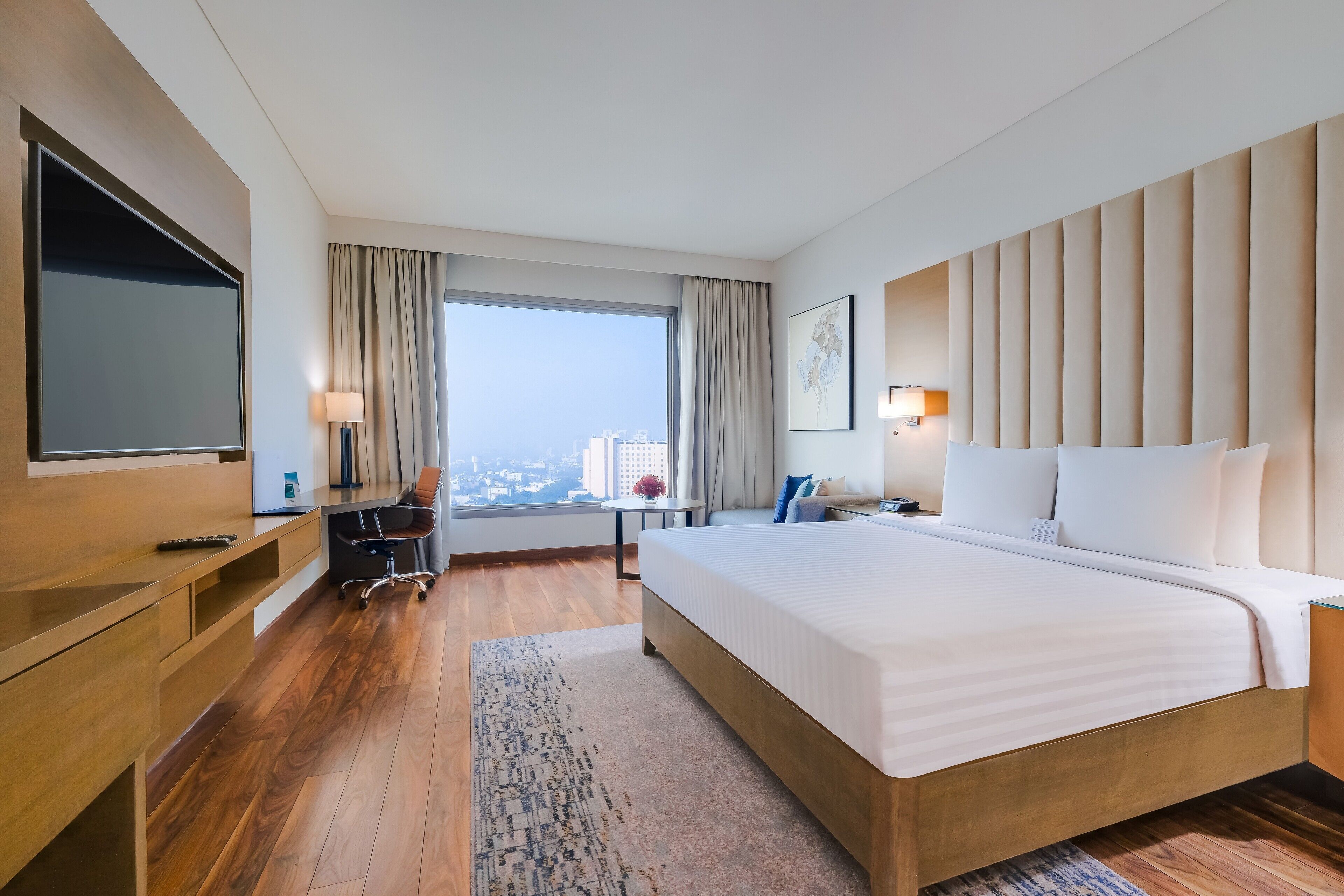 Club Room, 1 King Bed | Premium bedding, down comforters, minibar, in-room safe