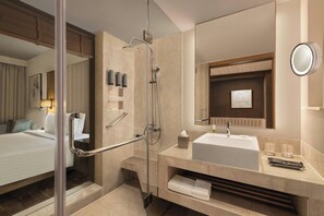 Shower, rainfall showerhead, free toiletries, hair dryer