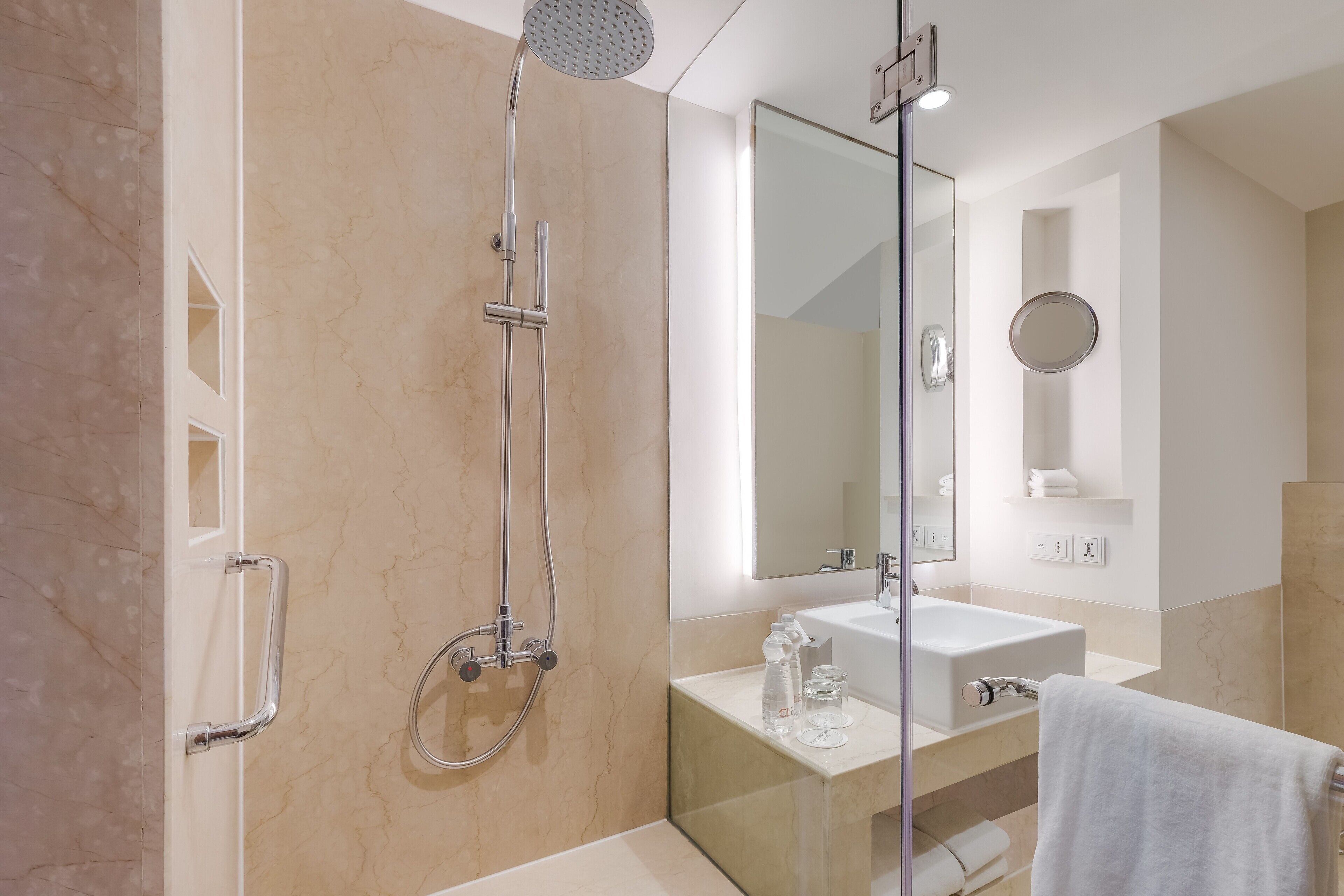 shower, rainfall showerhead, free toiletries, hair dryer