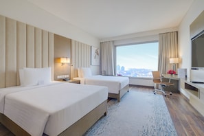 Premium bedding, minibar, in-room safe, desk - Courtyard by Marriott Gurugram Downtown (Gurugram)