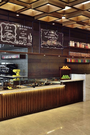 2 restaurants, breakfast, lunch served; local and international cuisine