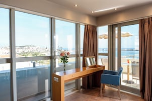 Grand Suite, 1 Bedroom, Sea View | Minibar, in-room safe, blackout drapes, soundproofing