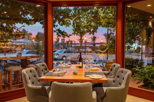 Kyma Suites Beach Hotel