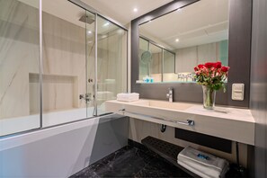 Free toiletries, hair dryer, bathrobes, slippers - Kyma Suites Beach Hotel (Rethymno)