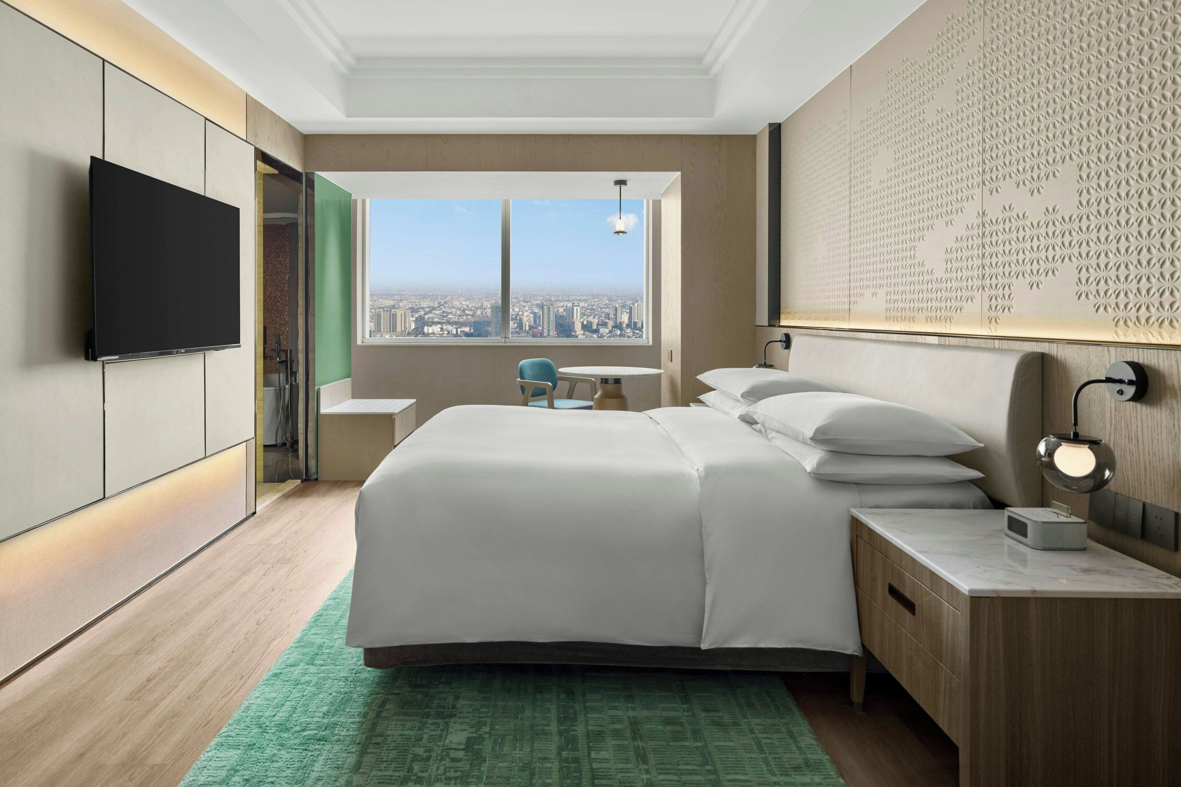 羽绒被、迷你吧、客房内保险箱、办公桌