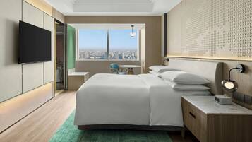 Donzen dekbedden, een minibar, een kluis op de kamer, een bureau