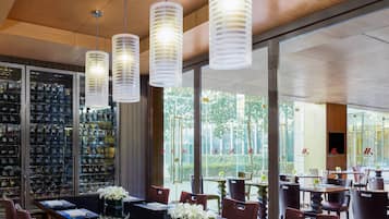 4 restaurants, breakfast, lunch, dinner served; local cuisine