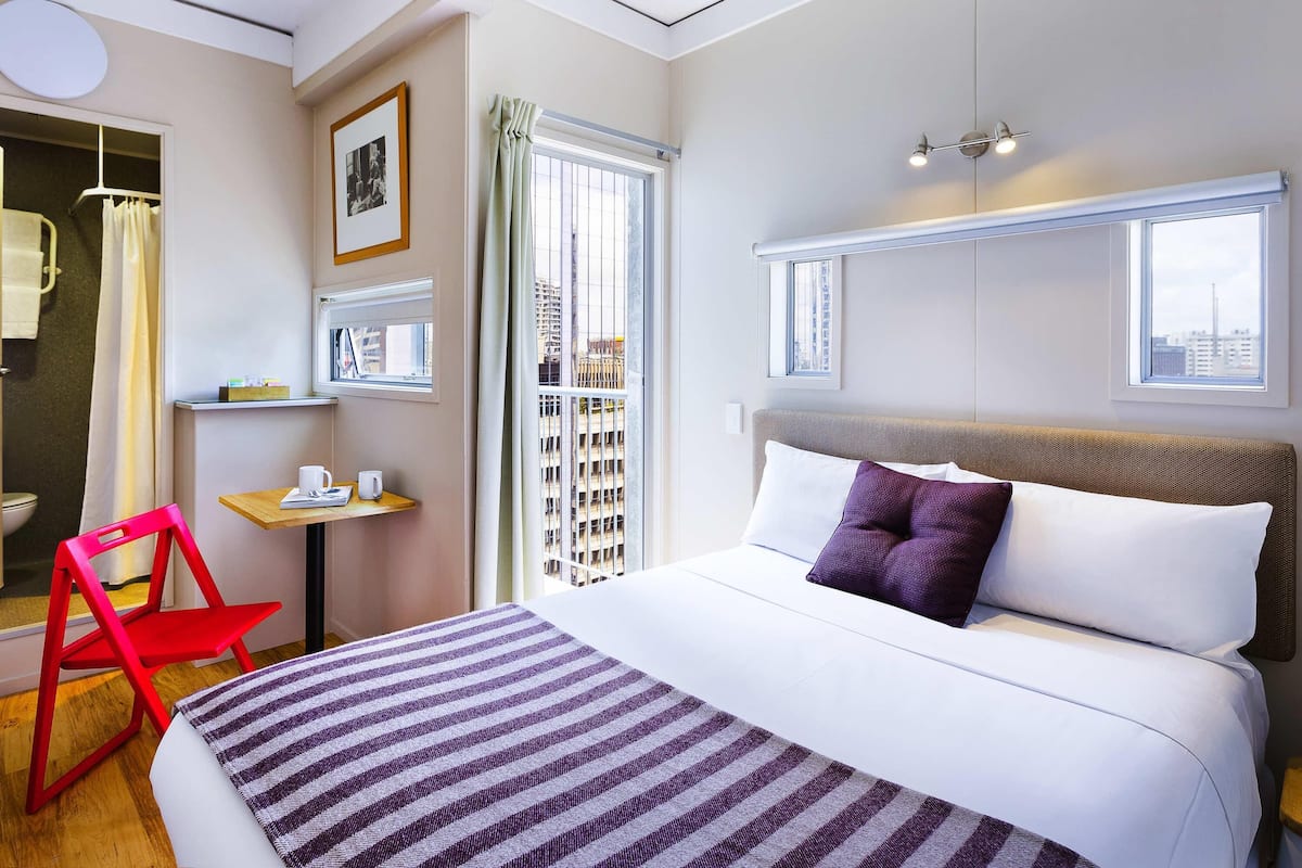 Deluxe Studio, 1 Double Bed (High Floor) | Desk, iron/ironing board, WiFi (free), bed sheets