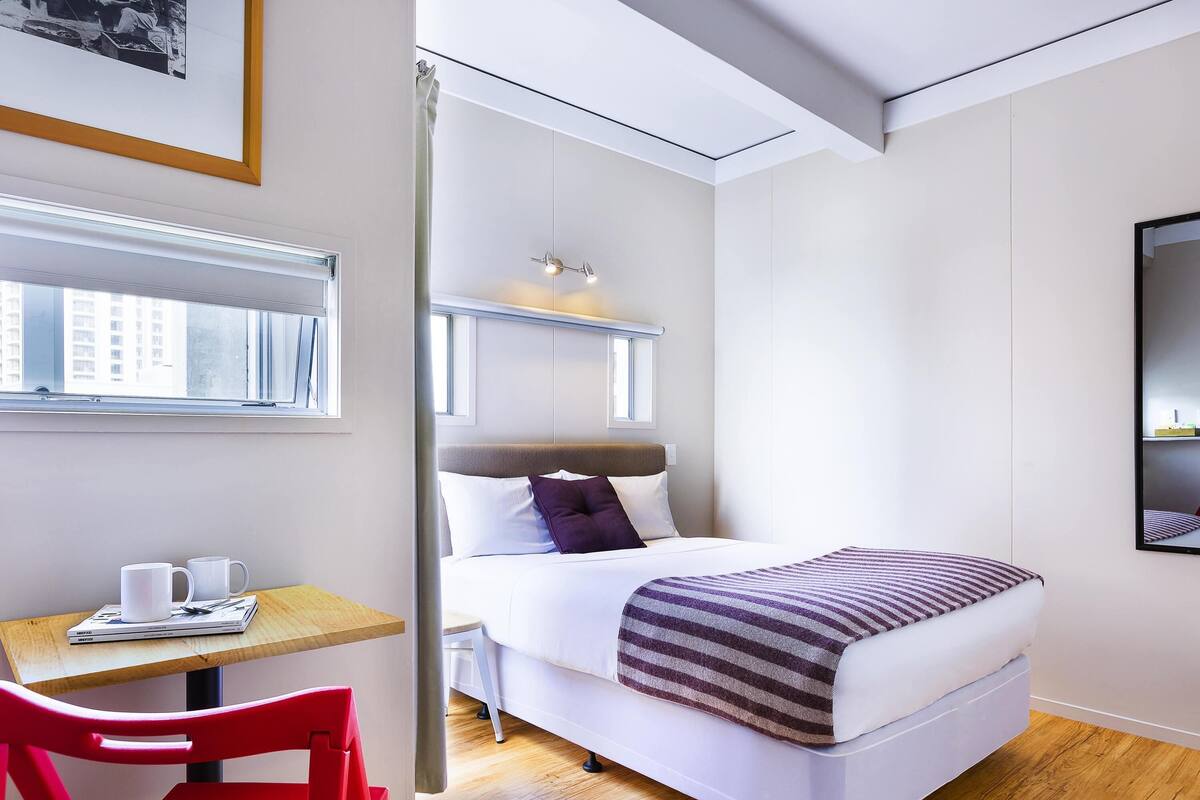Deluxe Studio, 1 Double Bed (High Floor) | Desk, iron/ironing board, WiFi (free), bed sheets