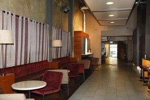 Lobby sitting area - ibis Budget Auckland Central (Auckland)