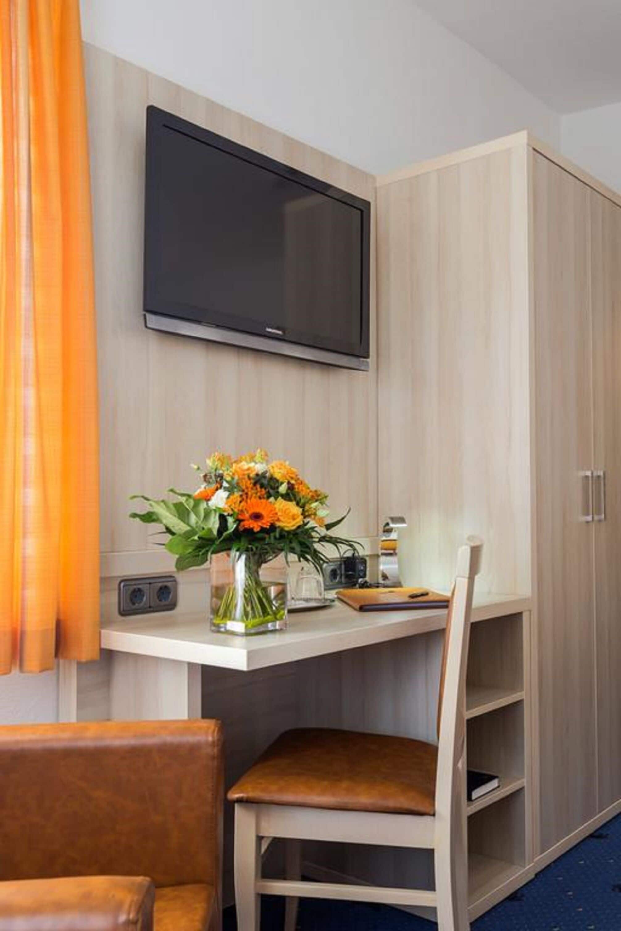 Economy Triple Room, Private Bathroom | Hypo-allergenic bedding, desk, soundproofing, WiFi