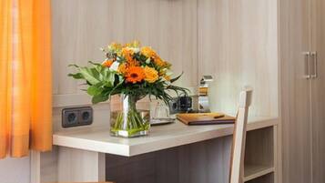 Economy Triple Room, Private Bathroom | Hypo-allergenic bedding, desk, soundproofing, WiFi