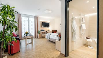 Grand Double Room | Living area | Flat-screen TV