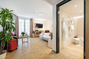 特级双人房 | 起居区 | 平板电视