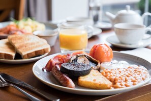 A breakfast plate with toast, beans, bacon, and a boiled egg. - Toll House Inn (Lancaster)
