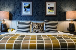 Accessible Double Room | Desk, laptop workspace, soundproofing, iron/ironing board