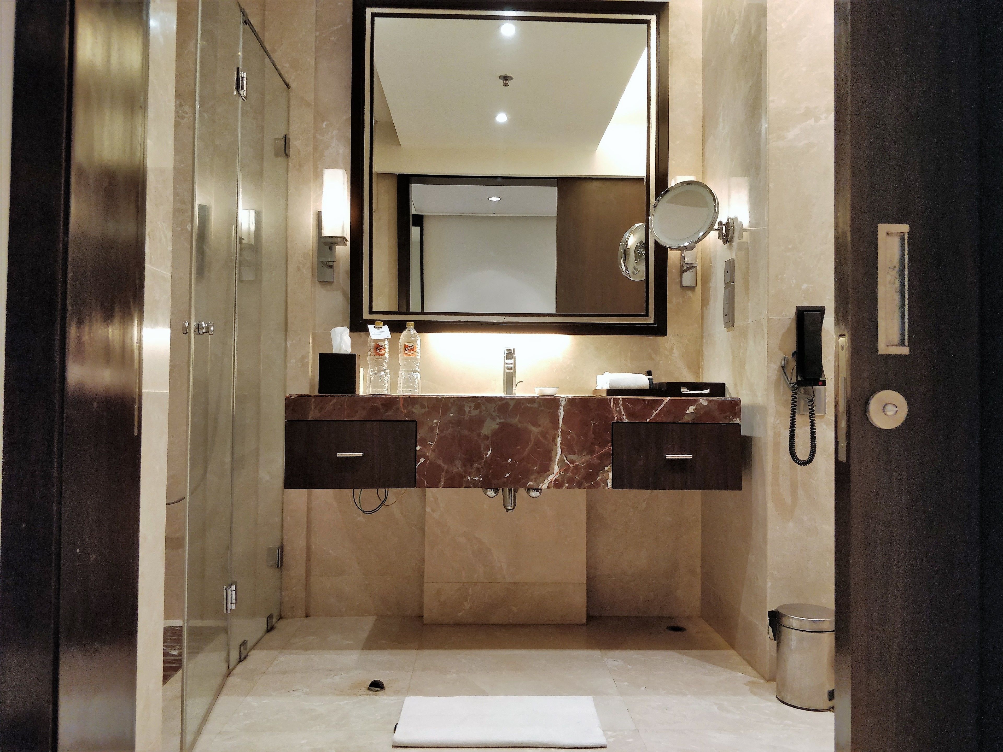 rainfall showerhead, free toiletries, hair dryer, slippers