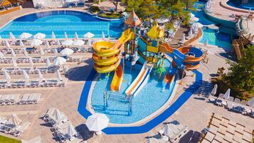 2 indoor pools, 11 outdoor pools, free pool cabanas, pool umbrellas