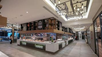 7 restaurants, breakfast served