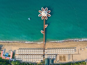Private beach, sun loungers, beach umbrellas, beach towels - Sueno Hotels Beach Side (Manavgat)