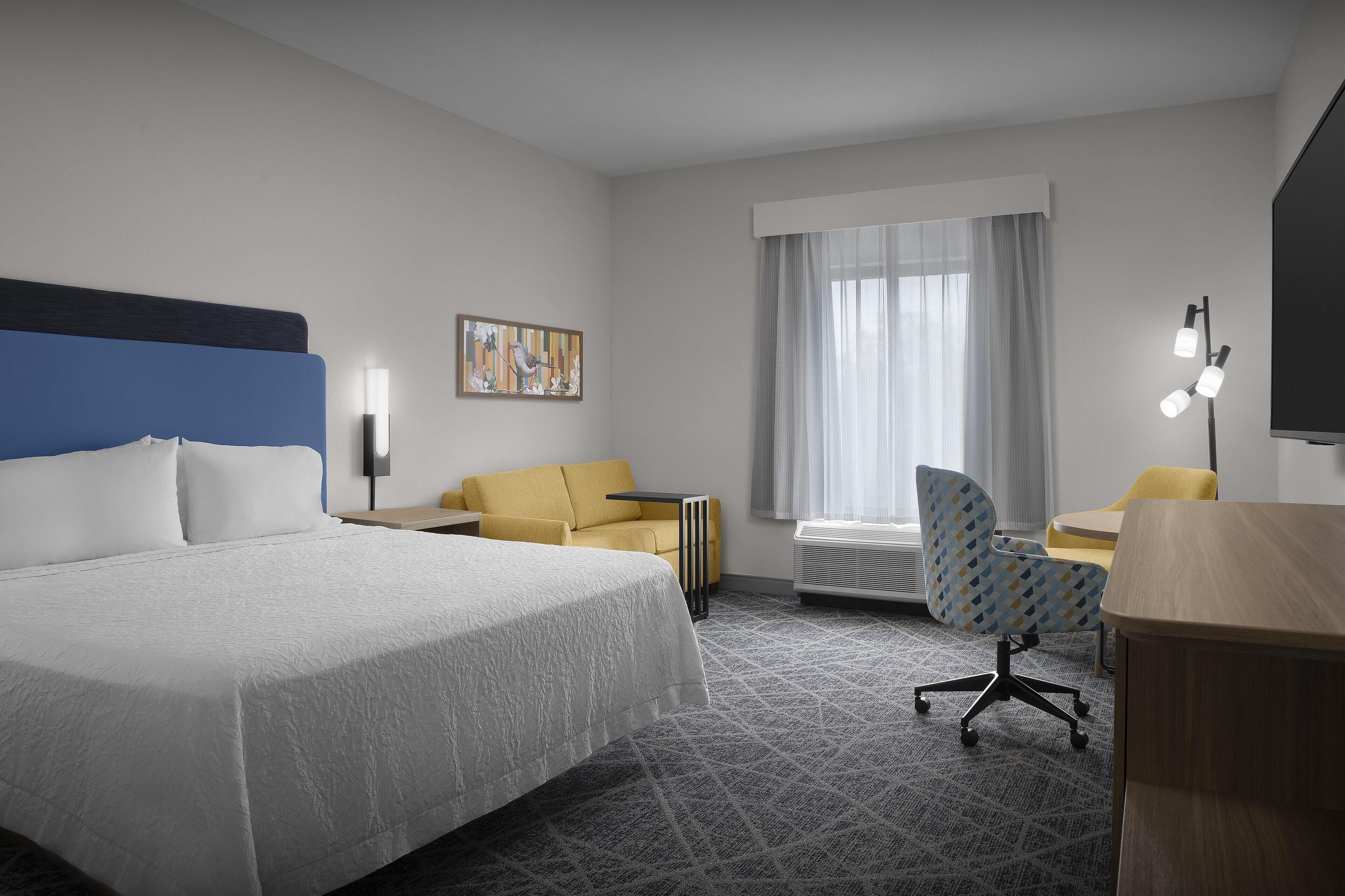 room, 1 king bed (study) | living area | flat-screen tv