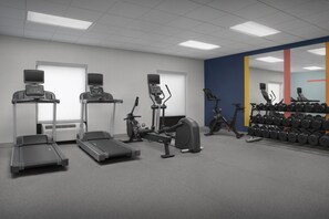 A gym with treadmills, elliptical machines, and a rack of dumbbells. - Hampton Inn & Suites Laurel, MS (Laurel)