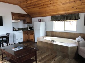 Private kitchen - Bay Meadows Resort (Big Bear Lake)