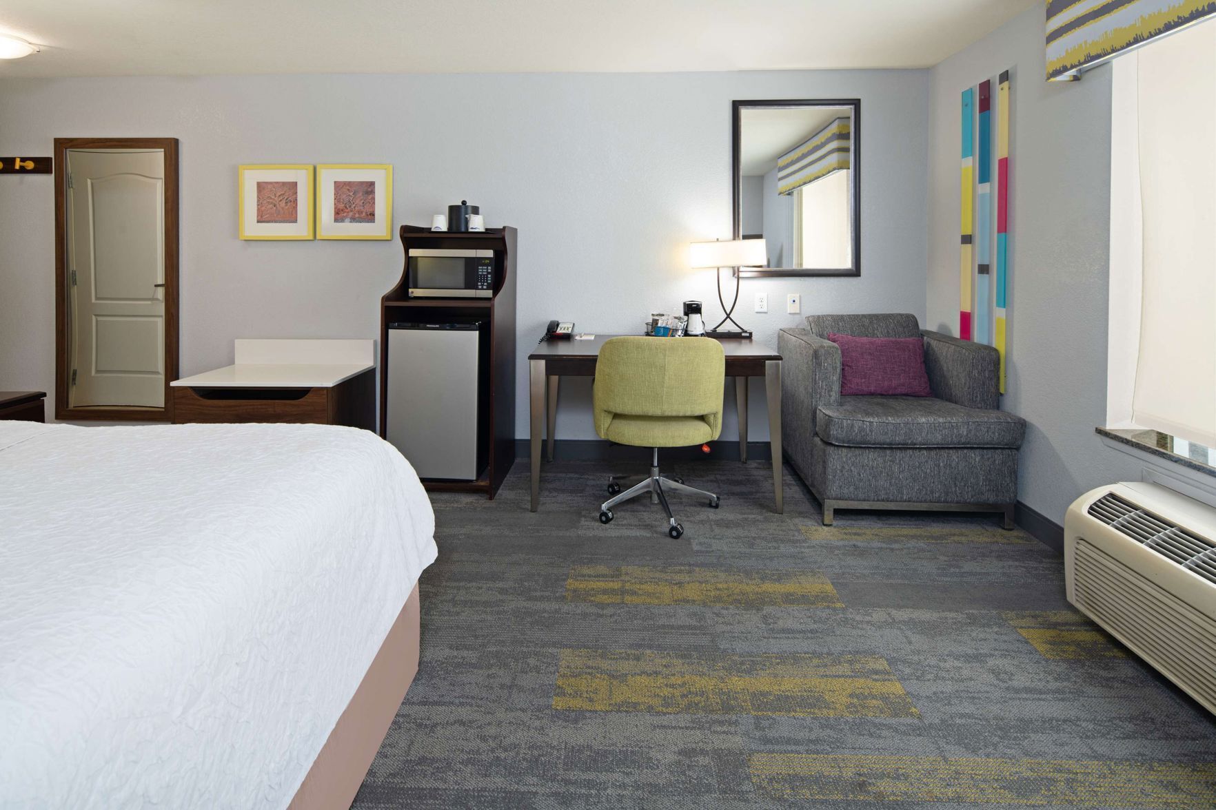 Premium bedding, in-room safe, blackout drapes, soundproofing