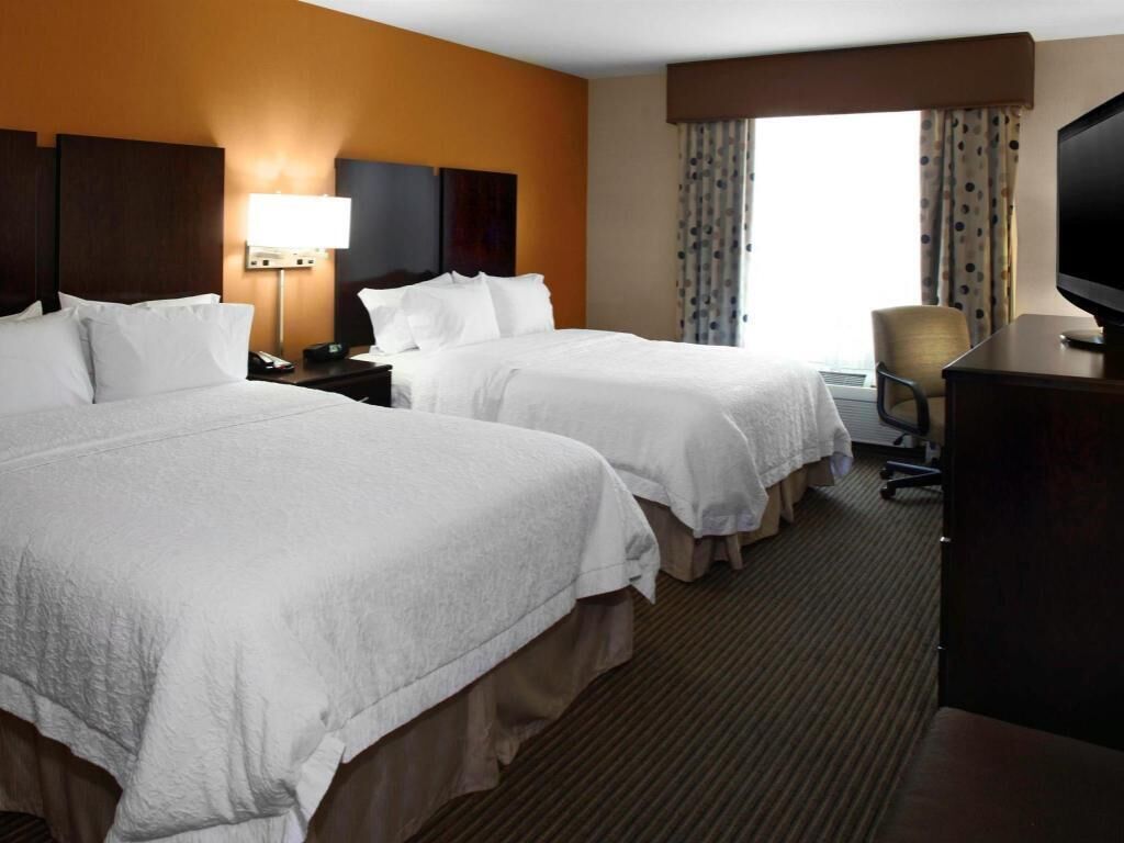 Premium bedding, in-room safe, blackout drapes, soundproofing