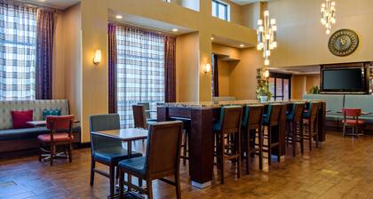 Hampton Inn & Suites Bakersfield/Hwy 58, CA