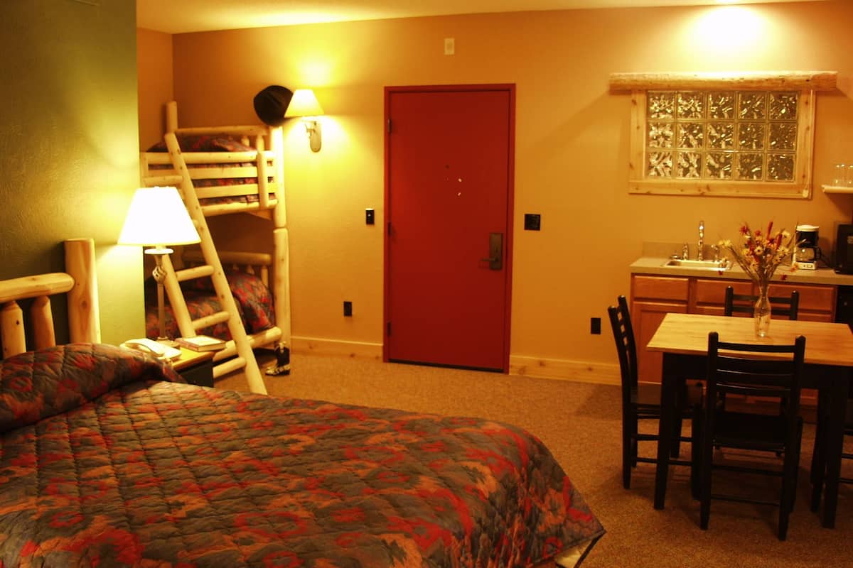 Standard Room (Thoroughbred Suite, Queen, Twin Bunk) | Iron/ironing board, cribs/infant beds, rollaway beds, bed sheets