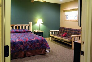 Iron/ironing board, cots/infant beds, rollaway beds, bed sheets - Double JJ Resort (Rothbury)