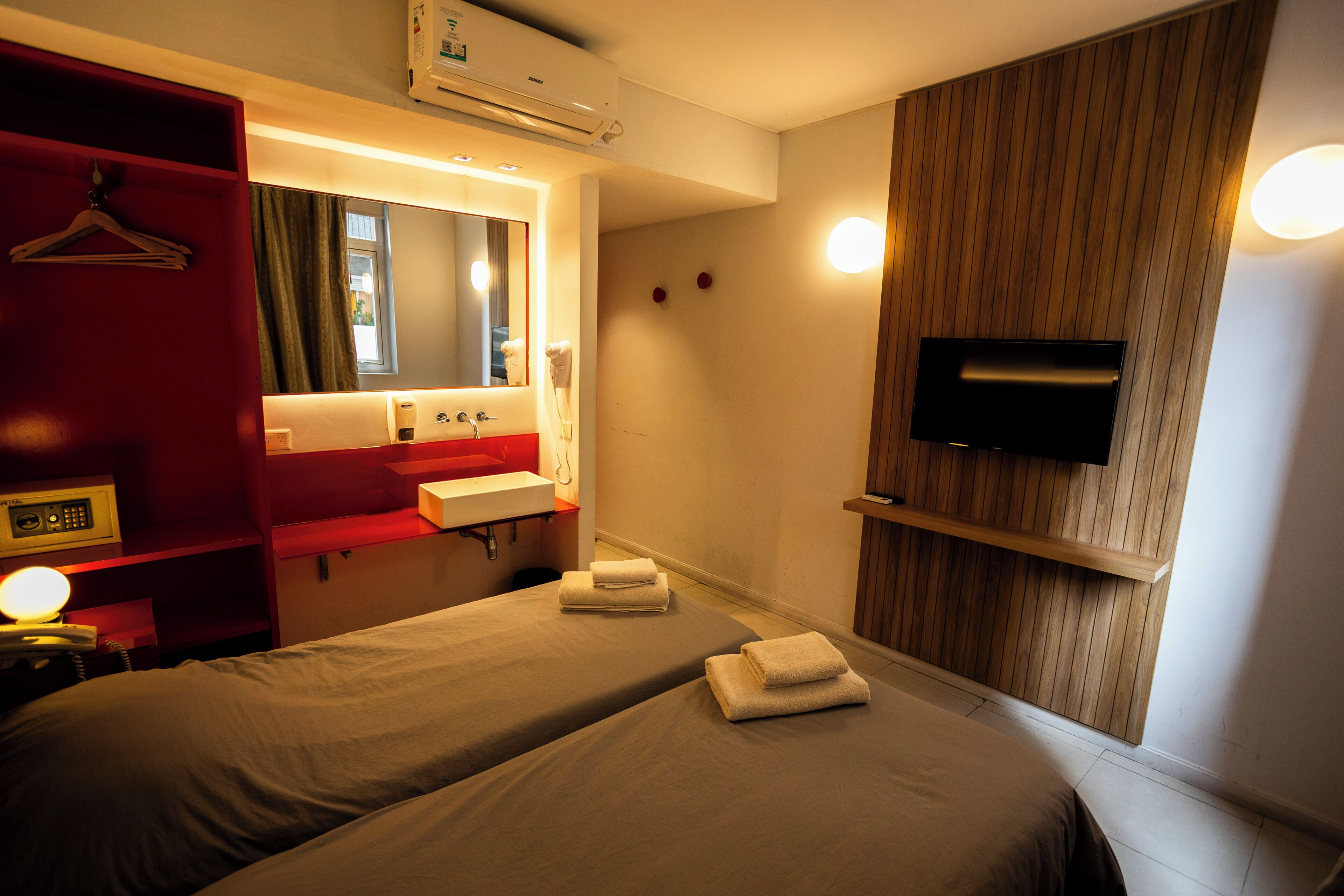 Pillowtop-Betten, Verdunkelungsvorhänge, schallisolierte Zimmer