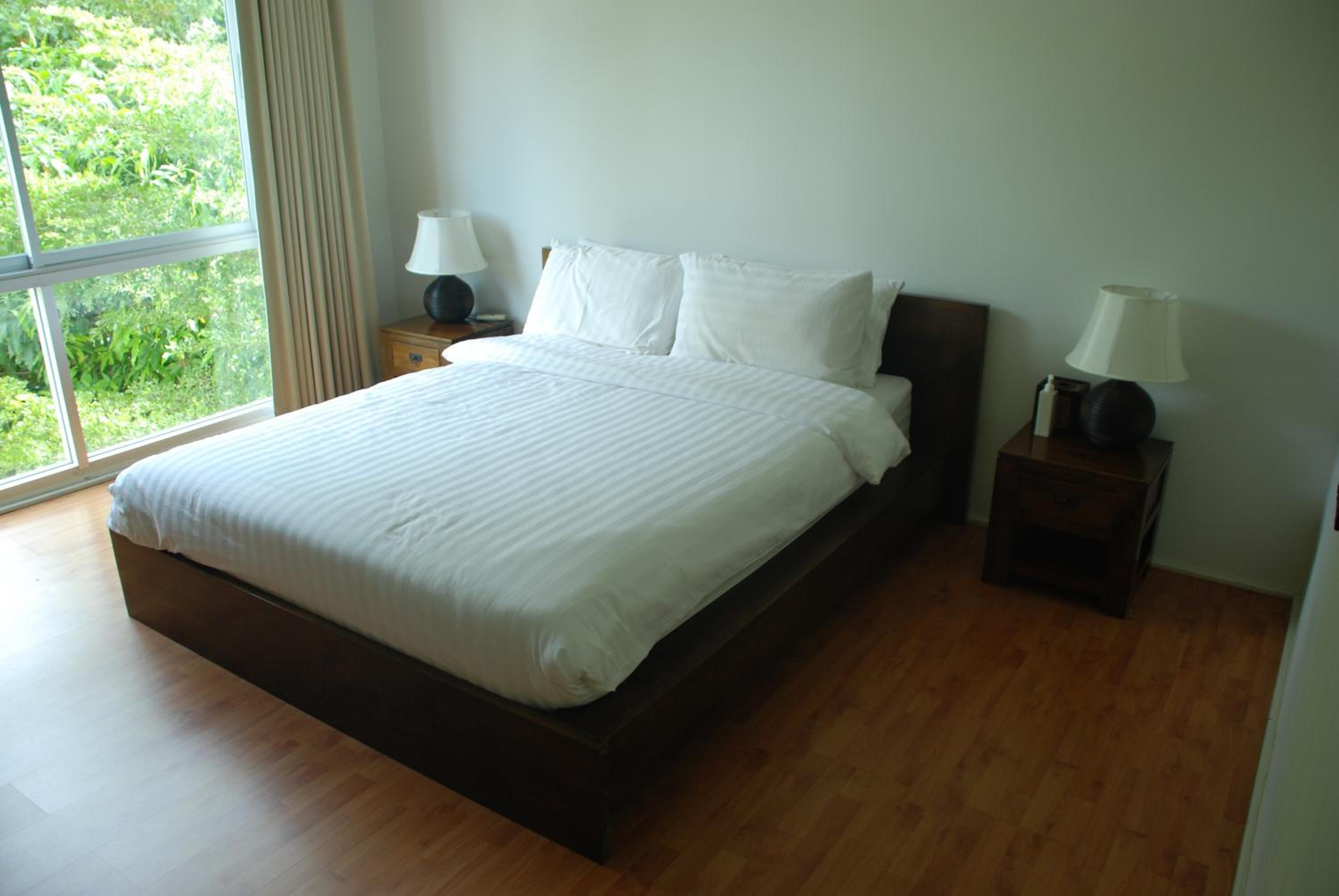 2 bedrooms, premium bedding, select comfort beds, minibar