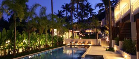 2 outdoor pools, pool umbrellas, pool loungers