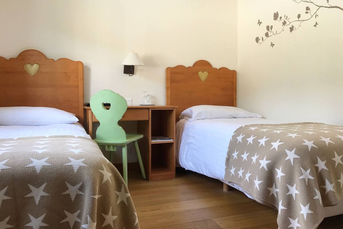 Twin Room | In-room safe, desk, cots/infant beds, free WiFi