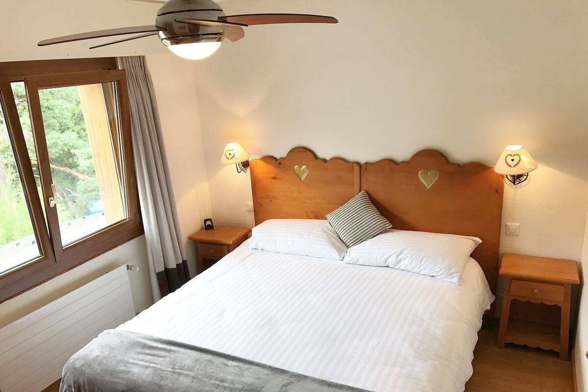 Double Room | In-room safe, desk, cots/infant beds, free WiFi