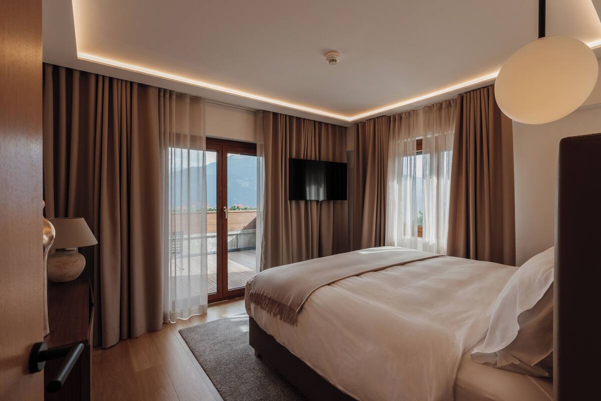 In-room safe, desk, cots/infant beds, free WiFi